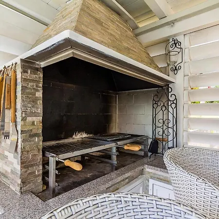 Gorgeous In With Kitchen Apartment Pula
