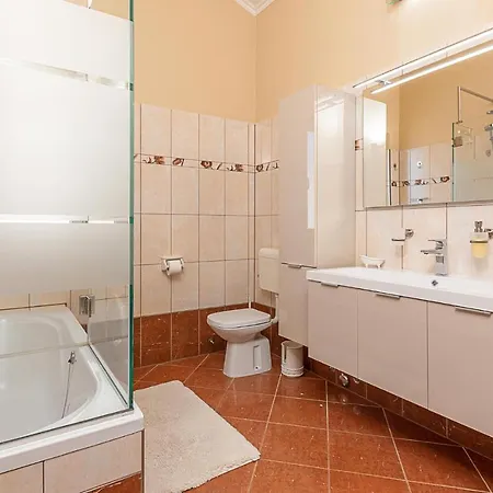 Apartment Gorgeous In With Kitchen Pula